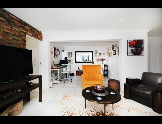 2 BEDROOM APARTMENT FOR SALE IN ISLAND VIEW